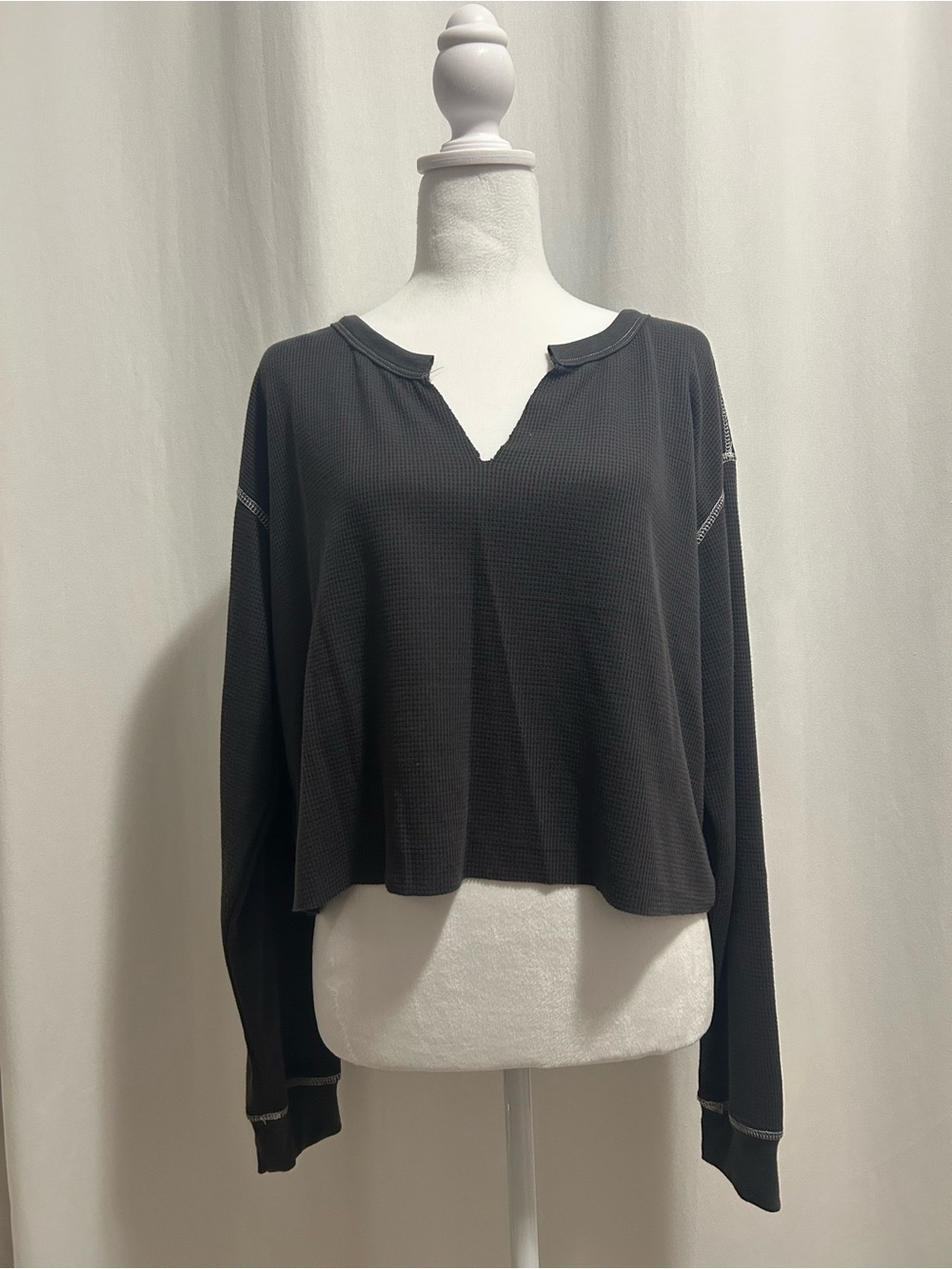 Forever 21 Black Waffle Knit V-Notch Cropped Sweatshirt
